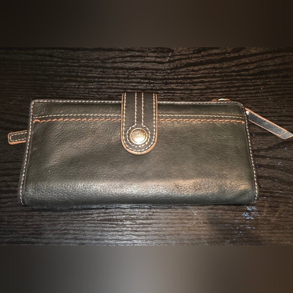 Fossil Women's Weekender Checkbook Clutch in Black Leather 7.5 X 4"